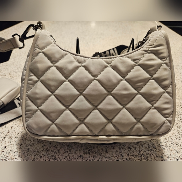 NWT Steve Madden 2 Pc Grey Quilted Convertable Crossbody Women's Bag - Picture 8 of 12